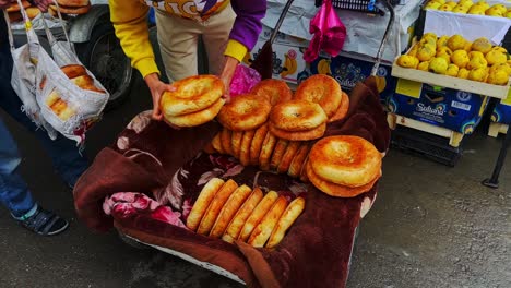 traditional-uzbek-bread-in-the-market,-world-oldest-Silk-Road-Market-in-Samarkand-District,-Silk-Road-Market,-Siab-Bazaar,-largest-bazaar-in-Samarkand,-domestic-and-foreign-tourists