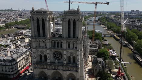 Catedral-De-Notre-Dame-De-París-En-Francia,-Sitio-De-Construcción