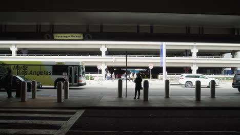 The-LAX-drop-offs-roundabout-in-Los-Angeles,-CA