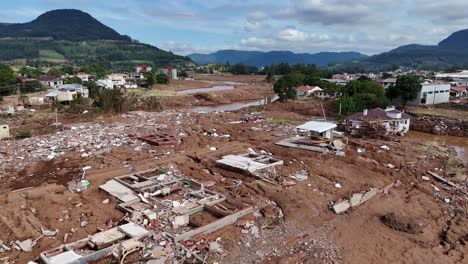 Überreste-Von-Städtischen-Gebäuden-Durch-Extreme-Überschwemmungen-Zerstört,-Stadt-Katastrophe