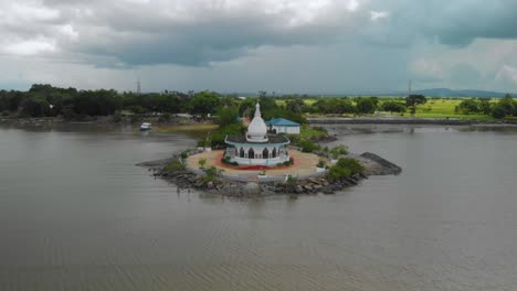 Temple-in-the-Sea-with-rainy-weather