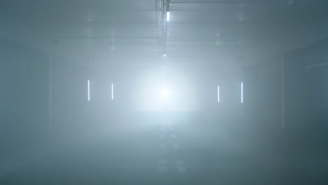 Geheimnisvolles-Interieur-Mit-Intensiver-Hintergrundbeleuchtung-Und-Nebel,-Das-Eine-Unheimliche-Atmosphäre-Schafft