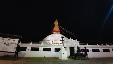 Timelapse-De-Personas-Caminando-Alrededor-De-Boudha-En-Katmandú-Nepal-Durante-La-Noche