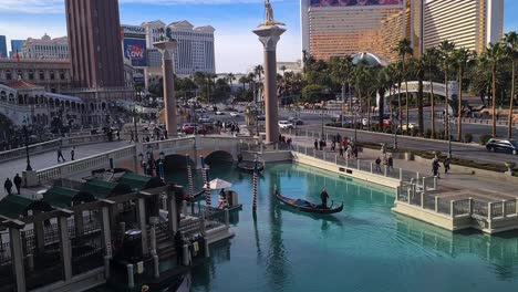 Las-Vegas-USA,-Venetian-Lake-With-Gondola-and-Strip-Traffic-at-Evening