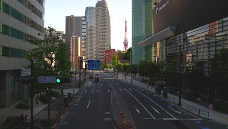 Paisaje-Al-Atardecer-Con-Altos-Rascacielos-Y-La-Torre-De-Tokio-En-La-Distancia