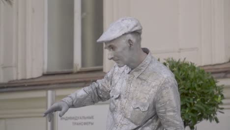 Painted-Person-doing-Robotic-Act-Street-Performance-in-Europe,-Closeup