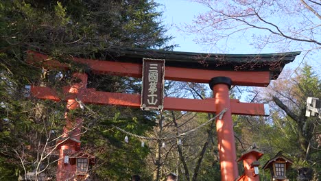 Arakurayama-Sengen-Park,-Japan,-Berg-Fuji,-Chureito-Pagode,-Torii