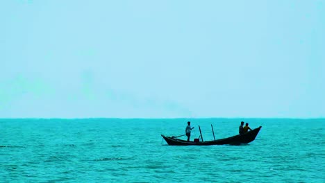 Indischer-Ozean,-Fischer-Gehen-Zum-Fischen,-Kleines-Motorboot