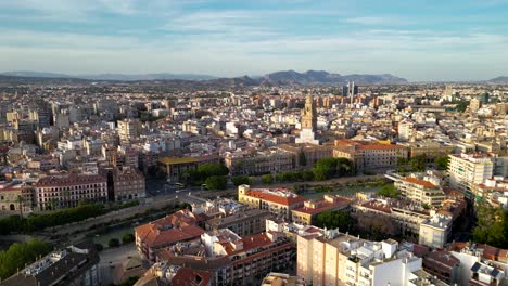 Vista-Aérea-Panorámica-4k-Del-Horizonte-De-Murcia,-Al-Atardecer