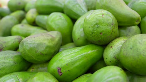 Fresh-Native-Avocados-From-Colombia.-Close-Up