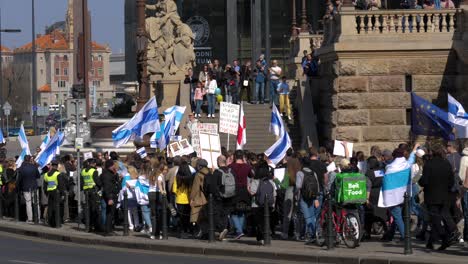 Thousands-of-Russians-in-Prague-protest-against-war-in-Ukraine