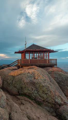 Vertical-4k-Timelapse,-Clouds-Moving-Above-Devil's-Head-Fire-Lookout-Station,-Pike-National-Forest,-Rocky-Mountains,-Colorado-USA