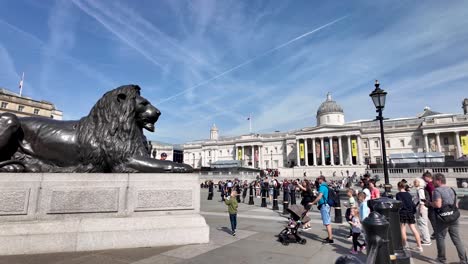 Vista-De-La-Calle-De-Trafalgar-Square-En-Londres-Durante-La-Tarde-En-Inglaterra