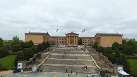 Fuente-Del-Monumento-A-Washington-Y-Museo-De-Arte-De-Filadelfia-Fpv-Drone-Shot