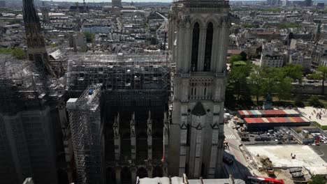 Catedral-Gótica-Notre-Dame-De-París-En-Francia