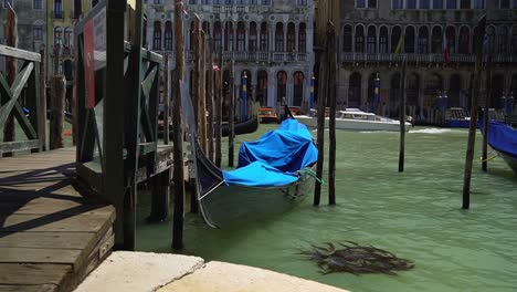 Static-shot-of-anchored-gondola-boat-in-the-Grand-Canal-of-Venice