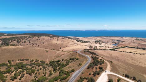 Toma-De-Drone-De-Un-Hermoso-Paisaje-En-La-Península-De-Fleurieu,-Australia-Del-Sur.