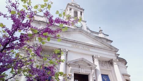 Gemütliches-Clubgebäude-London-Street-Ehemaliges-Bankgebäude-Gemacht-Restaurant