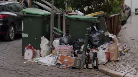 Garbage-piled-up-near-dustbin-in-Lisbon,-Portugal