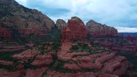 Circling-a-Butte-in-Sedona,-Arizona