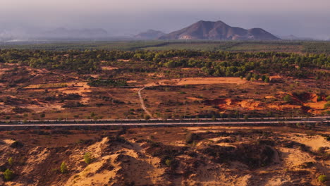 La-Autopista-De-Las-Dunas-De-Arena-En-Mui-Ne,-Vietnam