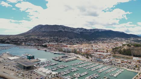 4-K-Panorama-Luftperspektive-Der-Spanischen-Stadt-Denia