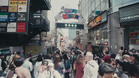 Lots-of-People-At-Takeshita-Street-In-Harajuku,-Shibuya,-Japan