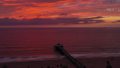 Roundhouse-Aquarium-At-Manhattan-Beach-Pier-During-Red-Sunset-In-California,-USA