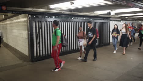 Diverse-crowds-of-people-in-New-York-city-subway-station