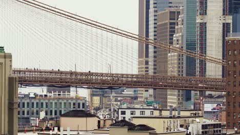 Nahaufnahme-Der-Brooklyn-Bridge-Mit-Menschen