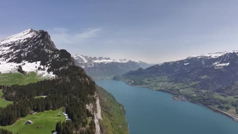 Antena-De-Quinten,-Un-Pueblo-En-Suiza.