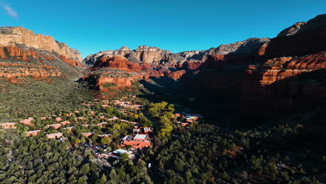 Accommodation-Buildings-Surrounded-By-Ponderosa-Pines-And-Red-Rocks-Of-Boynton-Canyon-In-Sedona,-Arizona