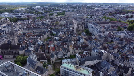 Caen,-Francia,-Que-Muestra-Un-Denso-Paisaje-Urbano-Y-Una-Arquitectura-Histórica,-Vista-Aérea