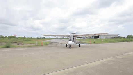 Segelflugzeug-Kurz-Vor-Dem-Abheben,-Luftsegler