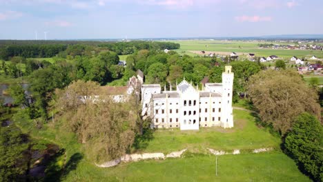 Architectural-Of-Pałac-von-Seherr-Thoss-Castle-In-Dobra,-Opole-Voivodeship,-Poland