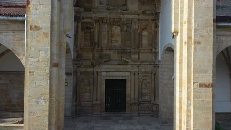 flight-in-the-church-of-San-Vicente-16th-17th-centuries-centered-on-the-porch-and-we-see-its-wonderful-decoration-reaching-the-vaulted-ceiling-and-discovering-its-spectacular-surroundings