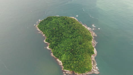 View-above-small-Ilha-da-Galheta-in-Paranagua-Bay,-Ilha-do-Mel,-Paraná,-Brazil