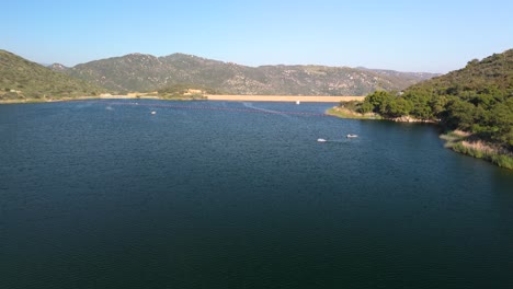 Boating-Over-Dixon-Lake-Reservoir-In-Escondido,-San-Diego-California,-United-States