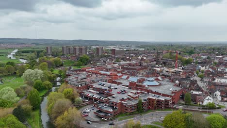 Drone-Aéreo-Panorámico-De-Alto-ángulo,-Tamworth-Staffordshire,-Reino-Unido