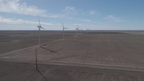 Windparks-In-Texas---Weitwinkelaufnahme-Von-Rechts-Nach-Links