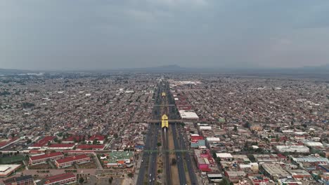 Aerial-hyperlapse-over-a-major-Avenue-in-Ecatepec,-CDMX