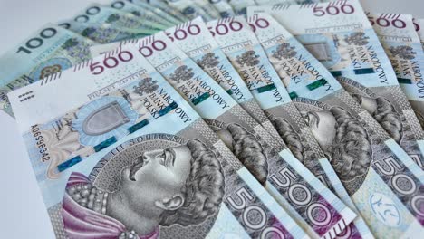 Eine-Riesige-Menge-Geld-In-Papierbanknoten