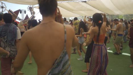 People-dancing-at-music-festival