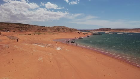 Turistas-En-El-Lago-Powell,-Un-Embalse-Artificial-En-El-Río-Colorado-En-Arizona