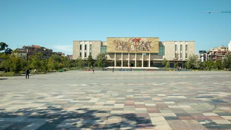 Hyperlapse-view-of-the-square-in-Albania,-the-museum-and-the-center