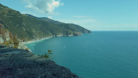 Cinque-Terre-Corniglia-Parallax-View-Coastal-Scenery-with-Clouds,-Horizon,-Vacation,-Blue-Sky,-Italy