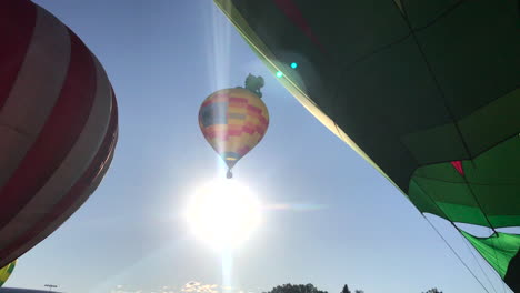 Heißluftballon-Schwebt-Zwischen