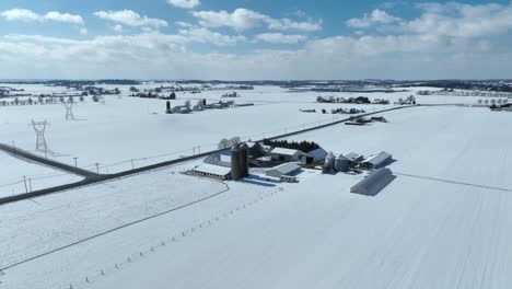 Amerikanischer-Bauernhof-Im-Ländlichen-Raum-Der-USA-Im-Winter