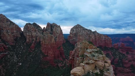 Following-a-Ridgeline-in-Sedona,-Arizona