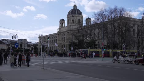 Naturhistorisches-Museum,-Wien,-Umfangreiche-Naturwissenschaftliche-Ausstellungen-In-Einem-Prachtvollen-Historischen-Gebäude